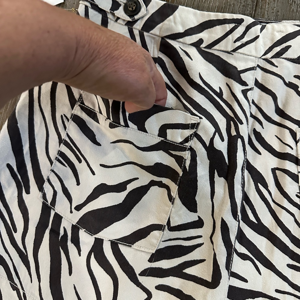 Cynthia Rowley Zebra Print Women's Shorts - Picture 9 of 14